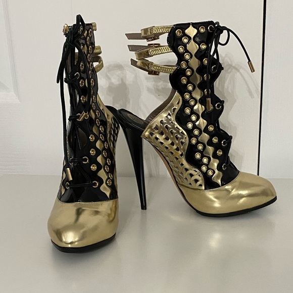 VERSACE | Gold Black Lace Up Gladiator Patent Leather Shoes Perforated Heels 36 - Picture 2 of 16